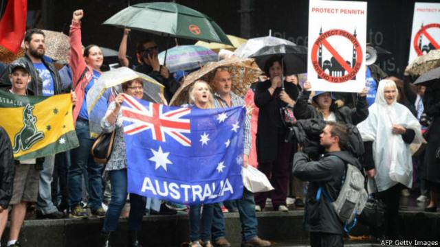 Участники протеста в Сиднее, организованного движением Reclaim Australia, 4 апреля 2015 г.