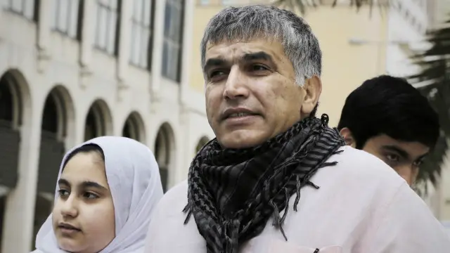 نبیل رجب نے سنہ 2002 میں بحرین میں حقوق انسانی کی تنظیم بنائی تھی اور اس وقت سے انھیں متعدد بار جیل بھیجا جا چکا ہے