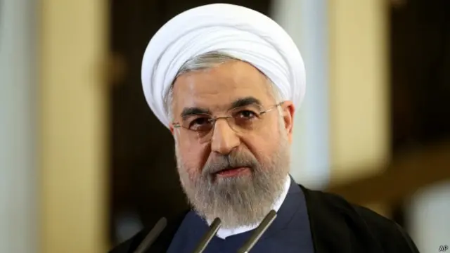 Narazı olanlar prezident Həsən Ruhanini seçkiqabağı vədlərini yerinə yetirməməkdə qınayırlar. 