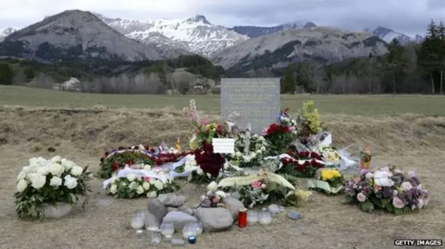 فرانس نے تلاش کا کام ختم کردیا ہے لیکن لاشوں کی شناخت کا کام جاری رہے گا