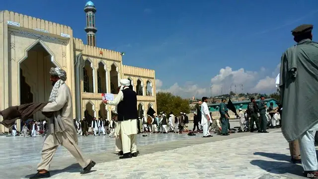 زرګونو خوست مېشتو د فاتحې په مراسمو کې ګډون وکړ او د خوست ښار هټیوالو او سوداګرو د پرېکړې له مخې نن ټول ښار تړلی و.