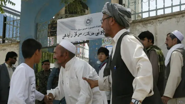 با تمام تهدیدهای امنیتی، حضور مردم افغانستان اعم از پیر و جوان در پای صندوقهای رای گیری قابل توجه بود