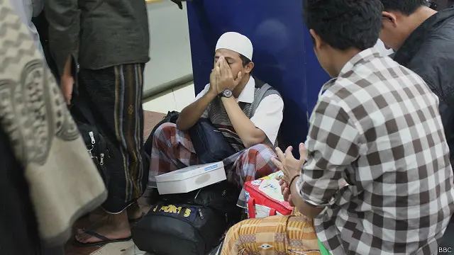 Kementerian Luar Negeri Indonesia mengatakan pihaknya tidak dapat memaksa, dan mereka hanya bisa menghimbau agar warga Indonesia di Yaman mau dievakuasi. 