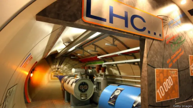 برخورددهنده بزرگ هادرونی بزرگترین شکافنده اتم در دنیاست