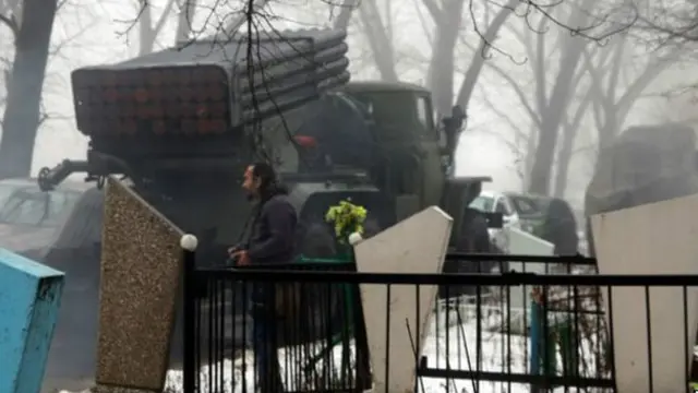 俄罗斯被指为乌克兰叛军提供重型武器和士兵。