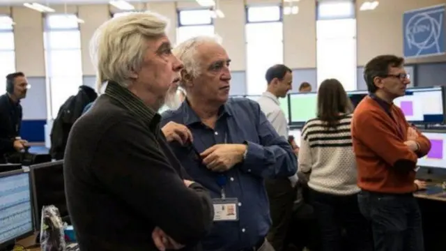 رولف هوير (يسار) أعرب عن شكره لفريق العمل وقال إن العمل الشاق قد بدأ