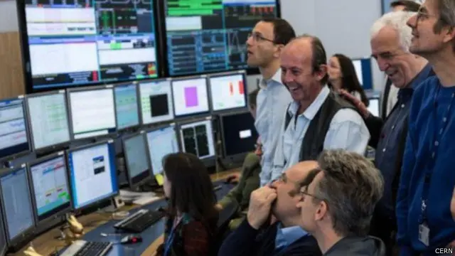 كانت غرفة التحكم في "سيرن" خلية من الأنشطة المفعمة بالحماس صباح الأحد