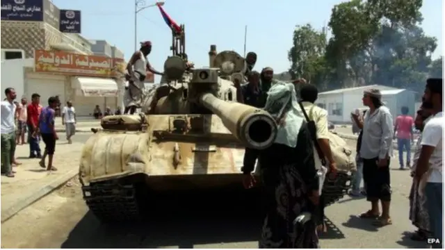 د فرانسې خبري اژانس په وينا ياغيان ښار ته نور هم ننوتل او د اوسېدو ځايونو ته يې اور واچاوه