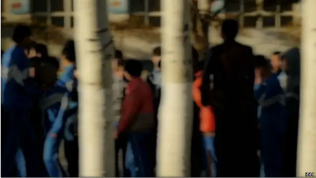 وزارت تعلیم کے اعدادوشمار کے مطابق تقریبا تین کروڑ بچے گھر سے دور تعلیم حاصل کرتے ہیں