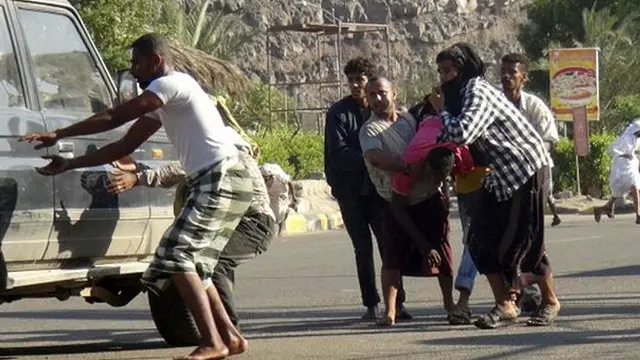 عرب ممالک کی فضائی کارروائیوں میں سینکڑوں یمنی ہلاک اور تین ہزار کے لگ بھگ افراد زخمی ہو چکے ہیں