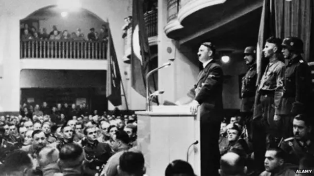 هتلر له چاودنې ۱۳ دقیقې مخکې له سالون ووت