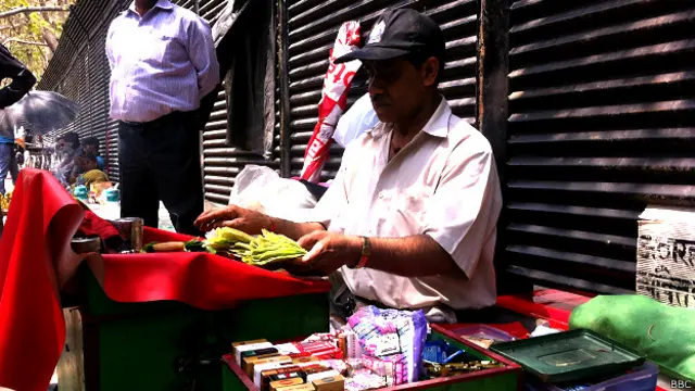 सिगरेट बेचने वालों का कहना है कि पैकेटों पर बनी चेतावनी का ग्राहकों पर कोई फ़र्क नहीं पड़ता