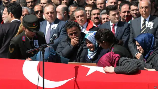 جرى للمدعي العام القتيل محمد سليم كيراز تشييع رسمي