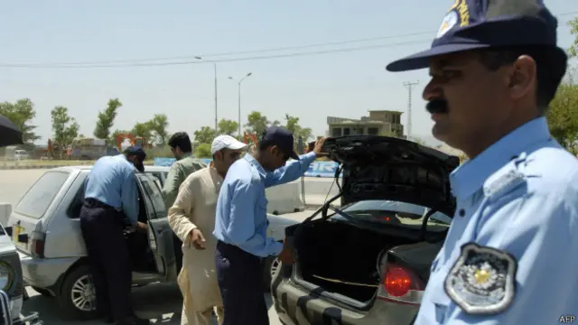 چرس کے بارے میں قانون میں کہا گیا ہے کہ اگر کسی شخص کے قبضے سے چرس برآمد ہو تو اس کا مقدمہ سب انسپیکٹر رینک سے کم افسر درج نہیں کرسکتا