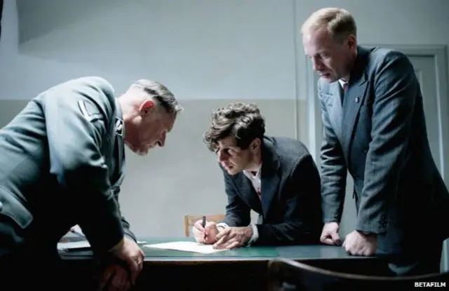 Фільм має назву "13 хвилин"