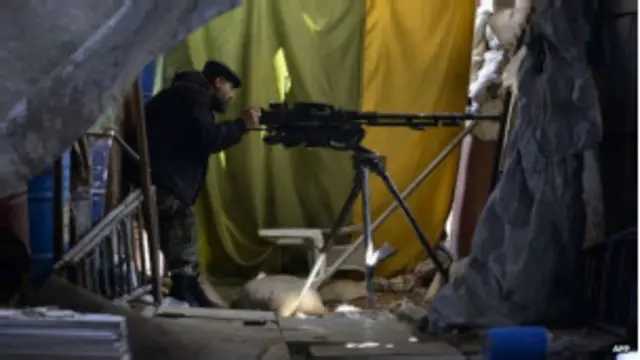 यार्मूक में 18,000 फलस्तीनी शरणार्थी शिविर में रह रहे हैं.