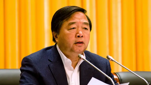 زمانی که آقای جی شهردار نانجینگ بود به خاطر سخت کوشی در پیشبرد امور ساختمانی و توسعه شهر به او لقب بولدوزر داده شده بود