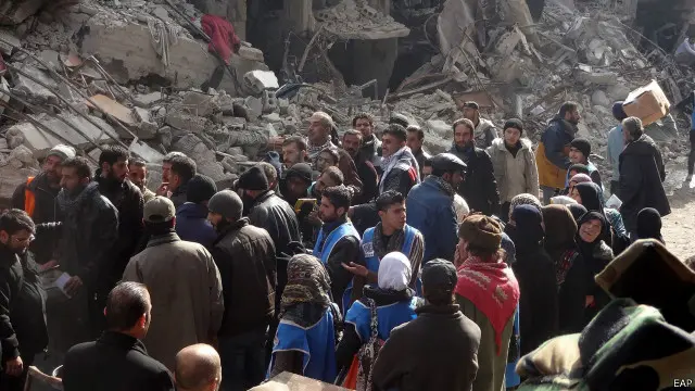 يعاني المدنيون الفلسطينيون وضعا مآساويا في المخيم المحاصر منذ عام 2012.