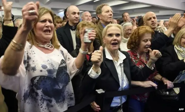 محافظه‌کارها پیروزی بزرگ خود در انتخابات را جشن گرفتند