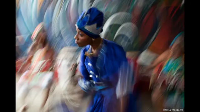 Жінка, яка танцює