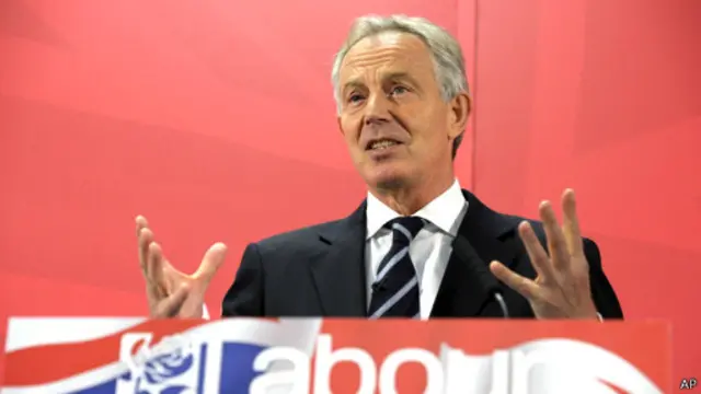 前首相布莱尔“重出江湖”，承诺给现任工党党魁米利班德百分之百的支持。 