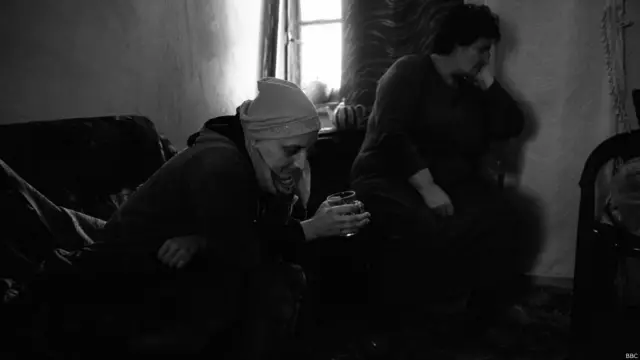 Saranı müalicə etməyə imkanları olmadığından məcburən bankdan kreditə pul götürməli olublar. 