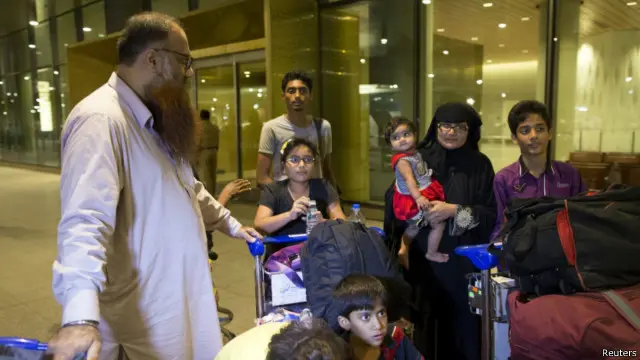 Satu keluarga India meninggalkan Yaman yang semakin kacau oleh peperangan.