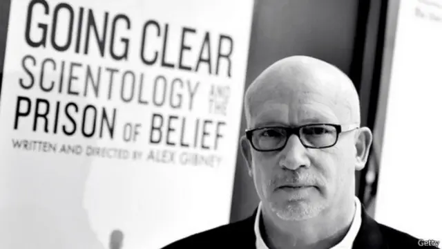 تمكن غيبني من إجراء عدد من المقابلات مع موظفي السيانتولوجيا رفيعي المستوى الذين تركوا الكنيسة