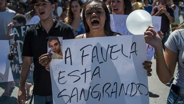 Manifestantes de la favela Complexo do Alemano, donde viven 70.000 personas.