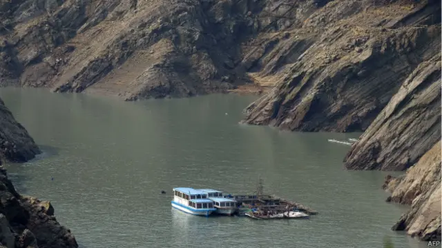 Sejumlah waduk di Taiwan mengering akibat rendahnya curah hujan.