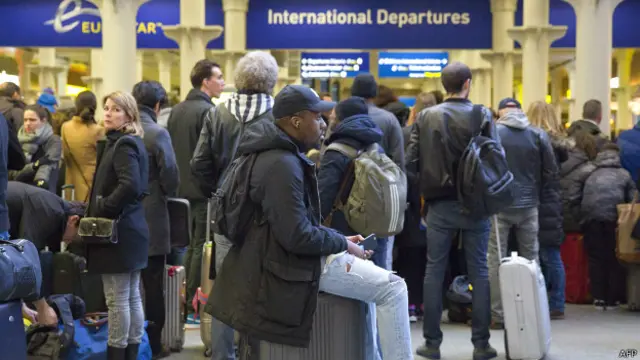 Пассажиры в терминале Eurostar