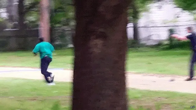 نوار ویدیوئی نشان می‌دهد که اسکات هنگام فرار از پشت سر هدف قرار گرفت و کشته شد