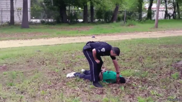 اسلیگر به دروغ گزارش کرد که اسکات اسلحه بیحس کننده او را به زور گرفته است