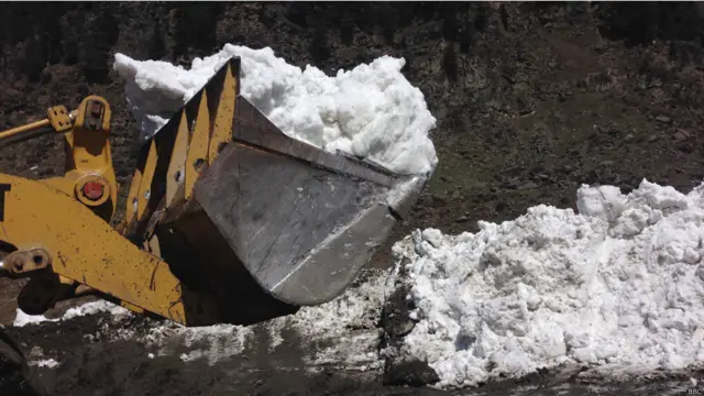 حکام کے مطابق آئندہ ہفتے تک ملبہ ہٹانے کا کام مکمل ہو جائے گا۔