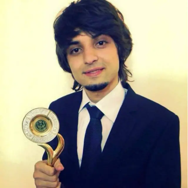 محمد حلیم دیدار ته د تېر مارچ پر ۳۱، د هند همدرد پوهنتون کې د فراغت د مراسمو پرمهال د هند مرستیال ولسمشر محمد حامد انصاري طلايي مډال ورکړی دی.