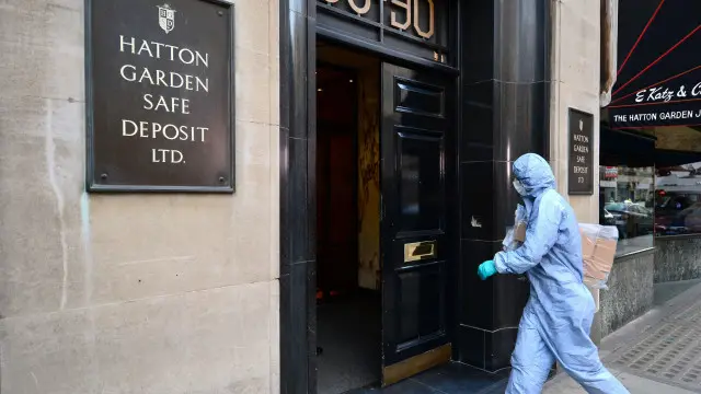 倫敦警方發言人表示，警方需要數天的時間調查犯罪現場的證據並進行分析，並調查究竟有那些珠寶失竊。