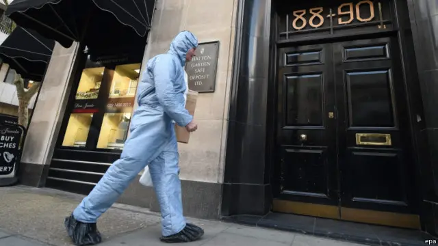 پلیس اعلام کرده است سارقان با استفاده ازابزارهای سنگین برش توانسته اند به مرکز صندوق امانات "هاتون گاردن" راه یابند