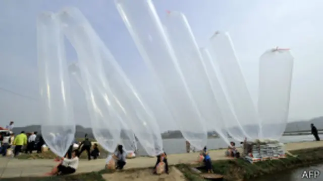 တောင်ကိုရီးယား ဘက်က မိုးပျံ ပူဖောင်းတွေနဲ့ ပစ်လွှတ်နေမှုကို မြောက်ကိုရီးယားက ဒေါသထွက်။