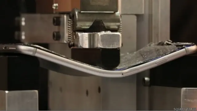 El estudio dice que el Samsung se dobla tanto como el iPhone y se rompe más fácil.