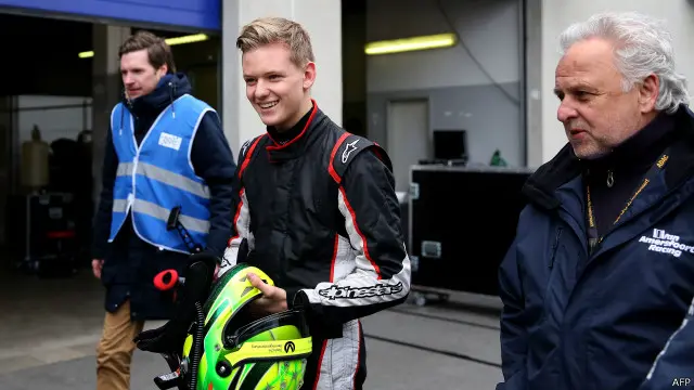 مديرة أعمال شوماخر تدعو إلى التحلي بالواقعية في الحكم على أداء الشاب. 