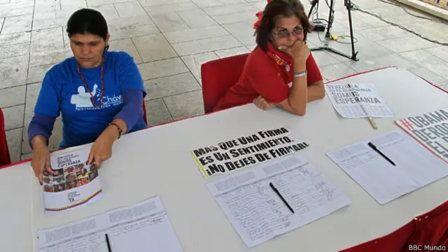 Mesa de recolección de firmas
