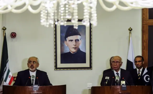 د یمن د وضعیت په تړاو د ایران د بهرنیو چارو وزیر محمد جواد ظریف اسلام اباد کې له پاکستاني چارواکو سره غږېدلی.