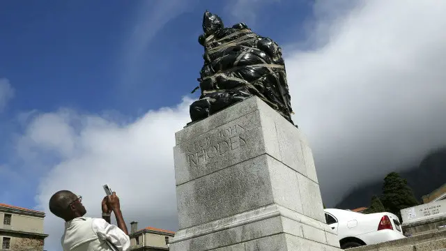 یکی از قدیمی‌ترین دانشگاه‌های آفریقای جنوبی به حمایت از برچیدن مجسمه سیسیل رودز رای داد