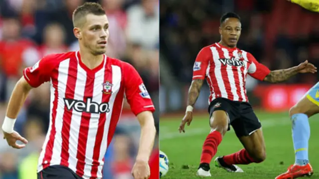 南安普敦的中場施奈德林（左）和後衛克萊尼