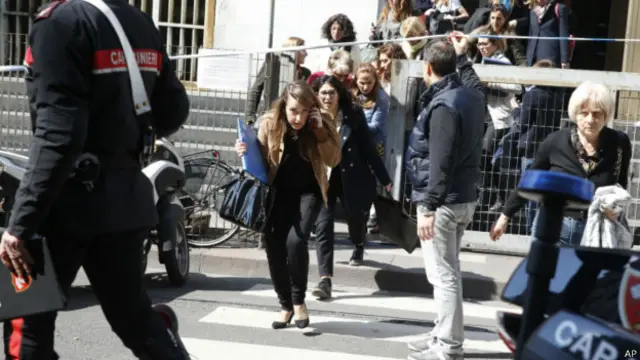 Люди хатично вибігали із суду