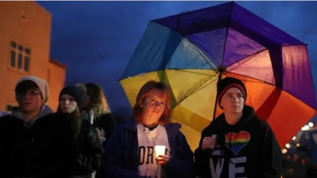 لیلا الکورن کی موت کے بعد ان کی یاد میں موم بتیاں روشن کی گئیں