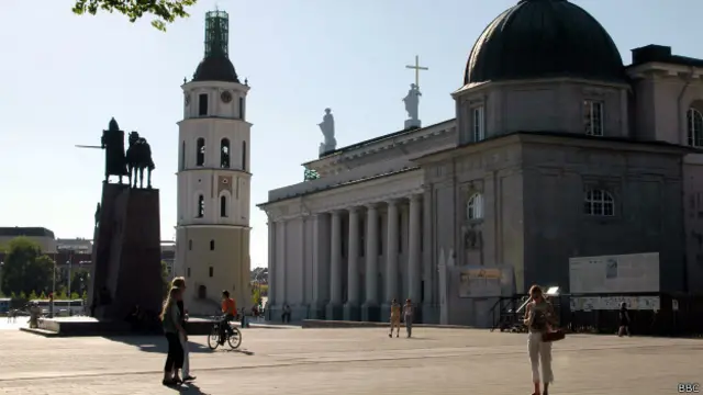 Решение о полном выключении иностранного телеканала в Литве принято впервые