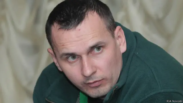 Режиссеру Сенцову в среду продлили срок содержания до 11 мая, когда исполнится год, прошедший со дня его задержания в Крыму