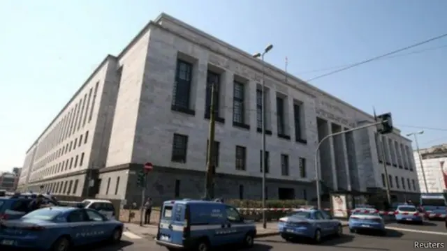 Khi tòa án tại Milan