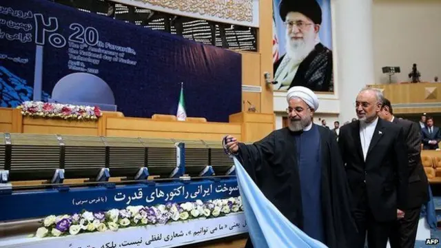 د ښاغلي روحاني څرګندونې د لوېدیځو ځواکونو له نظر سره توپیر لري ځکه هغوی ویلي بندیزونه به په تدریجي ډول او د ایران د همکارۍ په شرط کمېږي.